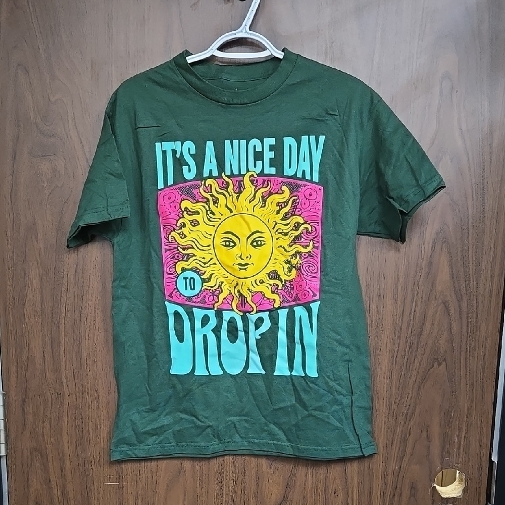 East Side 98 Shop Size M Forest Green 70s Style Graphic T-Shirt